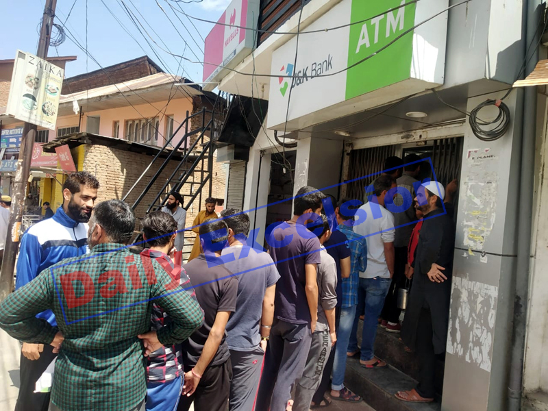 People queue up outside an ATM during relaxation in curfew on Monday. -Excelsior/Tilak Raj People queue up outside an ATM during relaxation in curfew on Monday. -Excelsior/Tilak Raj
