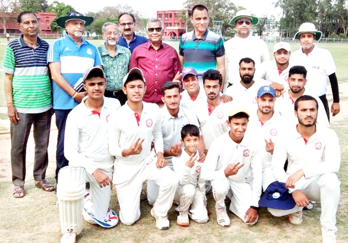 Winning team players and dignitaries posing for group photograph at Jammu on Thursday. Winning team players and dignitaries posing for group photograph at Jammu on Thursday.