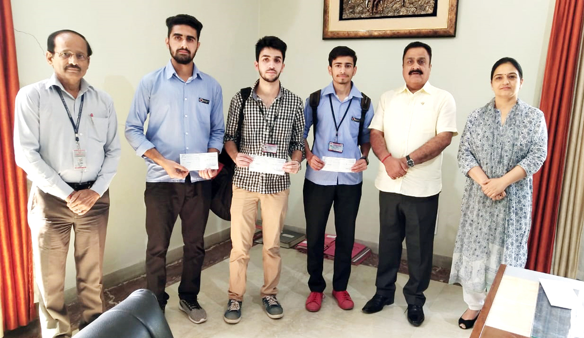 YCET students posing with scholarship cheques received from Yogoda Satsang Dhyan Kendra. YCET students posing with scholarship cheques received from Yogoda Satsang Dhyan Kendra.