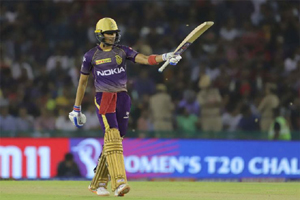 Shubman Gill raising his bat towards crowd after hitting half century. Shubman Gill raising his bat towards crowd after hitting half century.