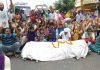 People protesting with dead body at Nardani Chowk in Raipur Bantalab area of Jammu.