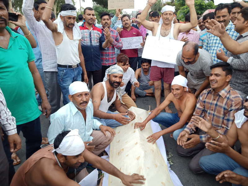 PHE workers protesting at Kathua on Thursday. — Excelsior / Pardeep PHE workers protesting at Kathua on Thursday. — Excelsior / Pardeep