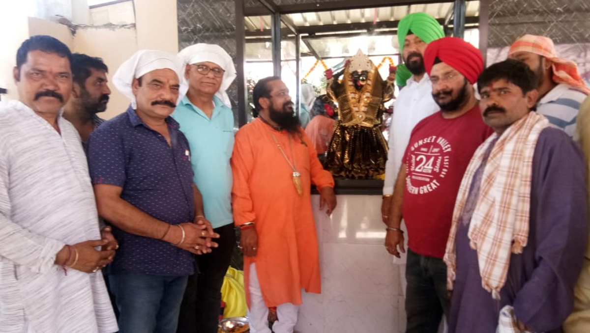 Jammu Vegetable and Fruit Association members at ‘Kali Mata Murti Sthapna’ on Tuesday. Jammu Vegetable and Fruit Association members at ‘Kali Mata Murti Sthapna’ on Tuesday.