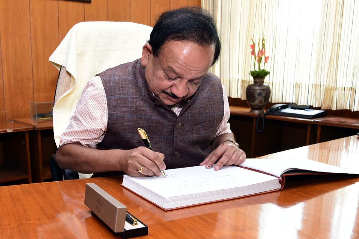 New Delhi: Harsh Vardhan takes charge as the Union Science and Technology Minister, in New Delhi on June 4, 2019. (Photo: IANS/PIB)
