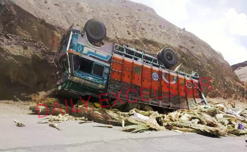 Truck which met with an accident at Moon Land in Lama Yuru area of Leh on Saturday. —Excelsior/Morup Stanzin