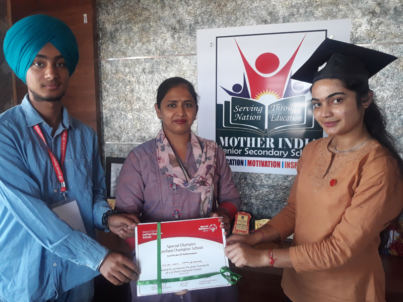 Principal MISSS RS Pura Sonia Tohra honouring meritorious Principal MISSS RS Pura Sonia Tohra honouring meritorious