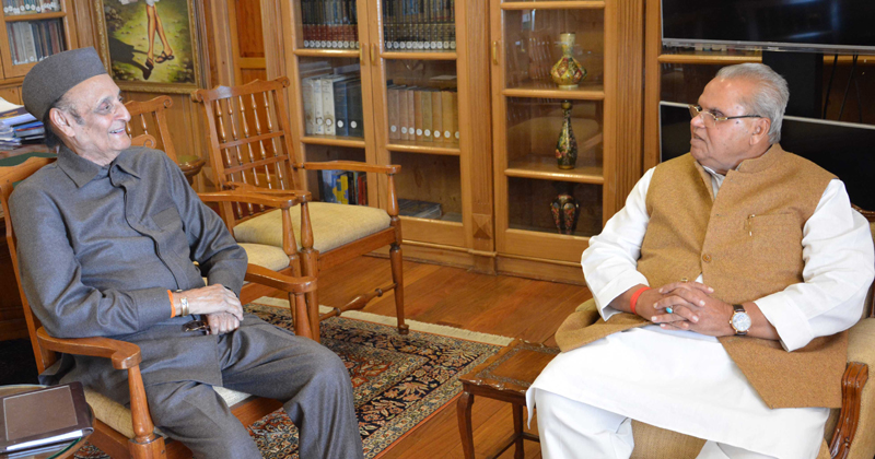 Former MP Dr Karan Singh interacting with Governor Satya Pal Malik at Srinagar on Sunday.