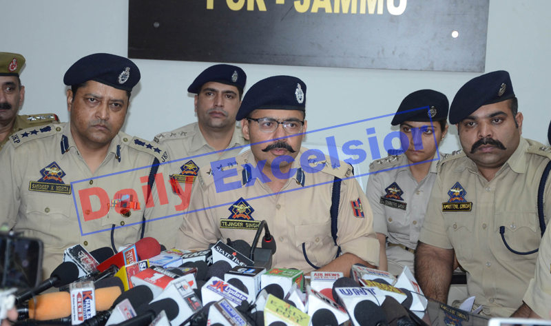 SSP Jammu Tejender Singh addressing a press conference in Jammu on Saturday. —Excelsior/Rakesh SSP Jammu Tejender Singh addressing a press conference in Jammu on Saturday. —Excelsior/Rakesh