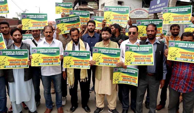 Members of Jammu and Kashmir Awami Forum protesting in Srinagar. —Excelsior/Shakeel