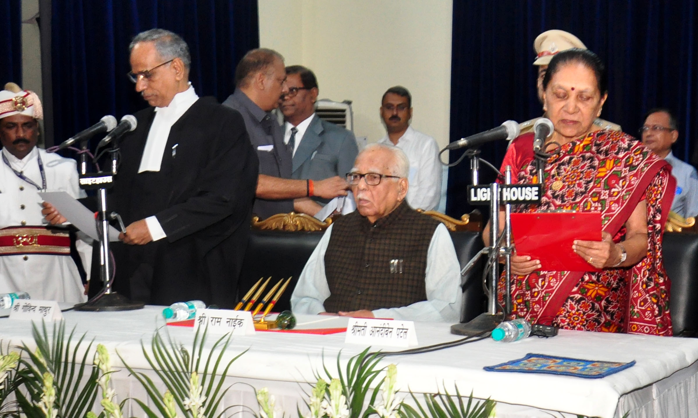 Allahabad High Court Chief Justice Govind Mathur administered oath to newly appointed Uttar Pradesh Governor Anandiben Patel at Raj Bhawan in Lucknow on Monday. (UNI)