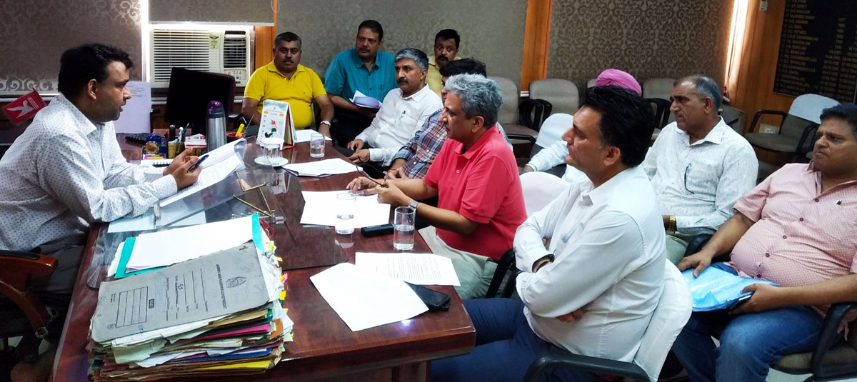 A delegation of PHD Chamber at a meeting with VC JDA on Thursday.