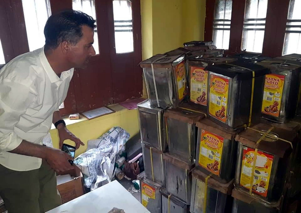 Food Safety official making seizure of vegetable oil tins at Anantnag on Thursday. Food Safety official making seizure of vegetable oil tins at Anantnag on Thursday.
