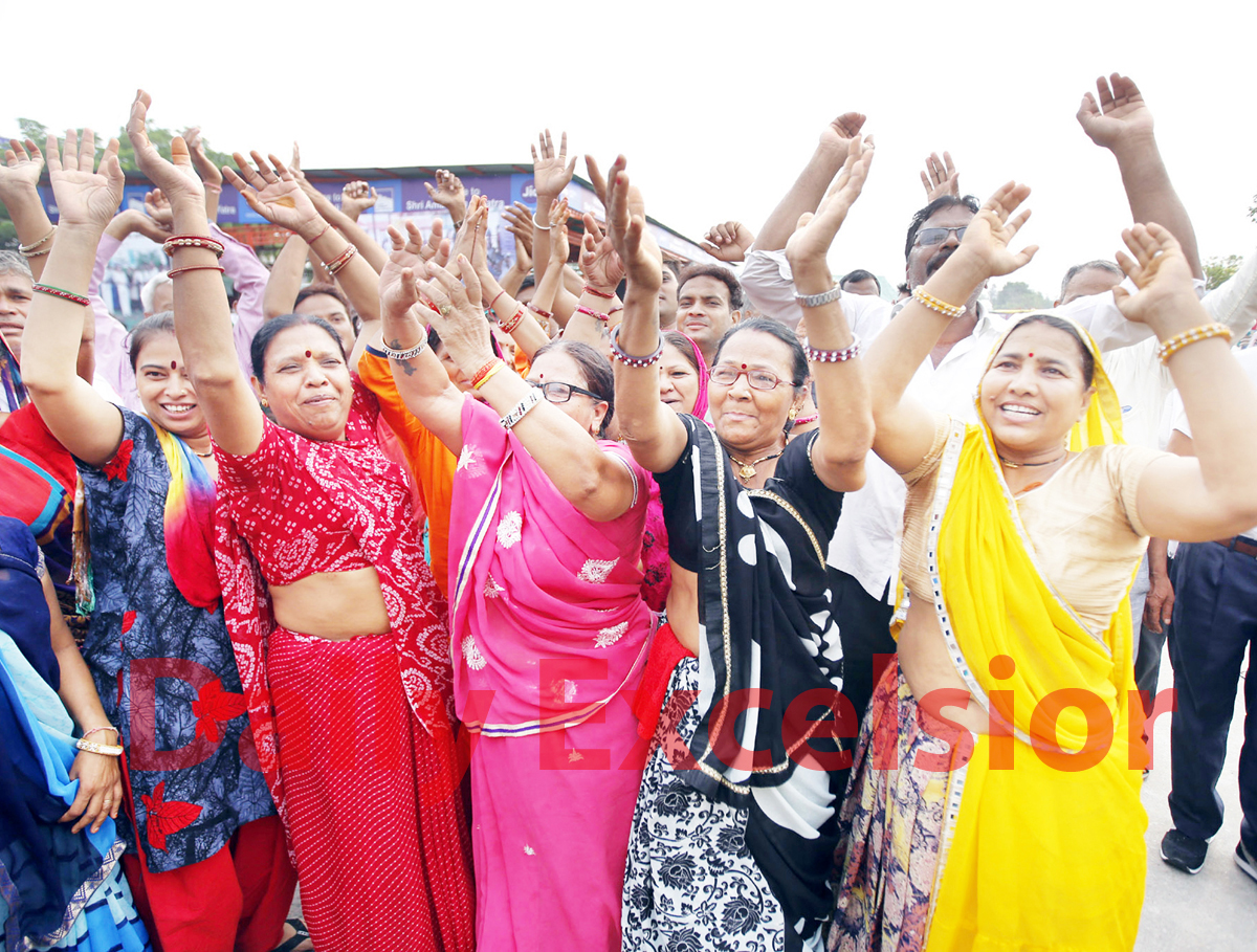 Stranded women pilgrims dancing and singing in praise of Lord Shiva at Bhagwati Nagar Yatri Niwas on Monday. -Excelsior/Rakesh