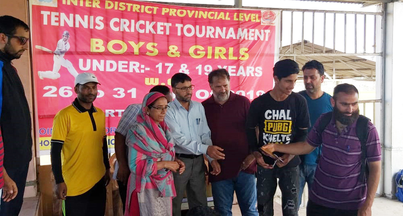 Winner of Inter-District Tennis Cricket Tournament being presented trophy at Budgam on Monday.
