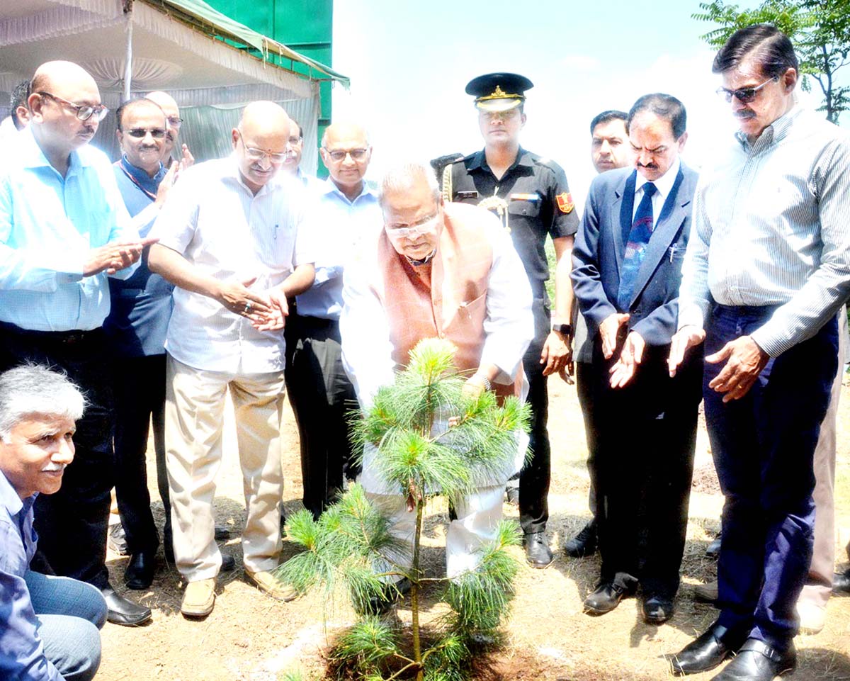Governor Satya Pal Malik planting sapling during launch of Green J&K Drive.