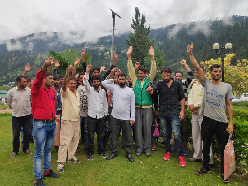Casual labourers of BDA protesting at Bhaderwah on Thursday. — Excelsior/Tilak Raj Casual labourers of BDA protesting at Bhaderwah on Thursday. — Excelsior/Tilak Raj