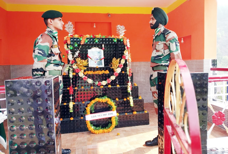 Army officers paying tributes to Kargil martyr Hardeep Singh in Nowshera.