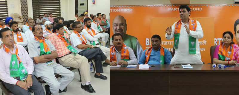 BJP Kissan Morcha leaders at a meeting at Jammu on Tuesday. —Excelsior/Rakesh BJP Kissan Morcha leaders at a meeting at Jammu on Tuesday. —Excelsior/Rakesh