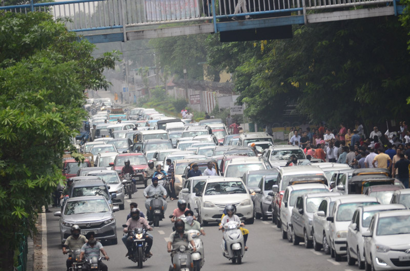 Massive jam in front of a school in Gandhi Nagar on Monday. -Excelsior/Rakesh