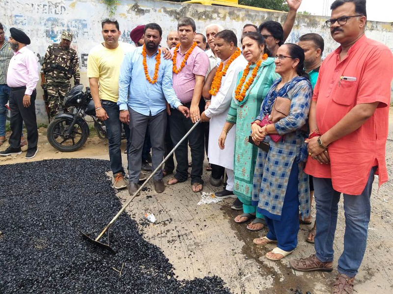 Former Minister, Sat Sharma kick starting blacktopping of road in Ward 30 on Monday. Former Minister, Sat Sharma kick starting blacktopping of road in Ward 30 on Monday.