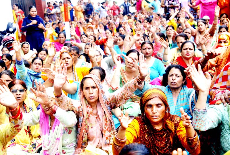 Anganwadi Workers and Helpers staging protest outside DC Office, Jammu. -Excelsior/Rakesh Anganwadi Workers and Helpers staging protest outside DC Office, Jammu. -Excelsior/Rakesh
