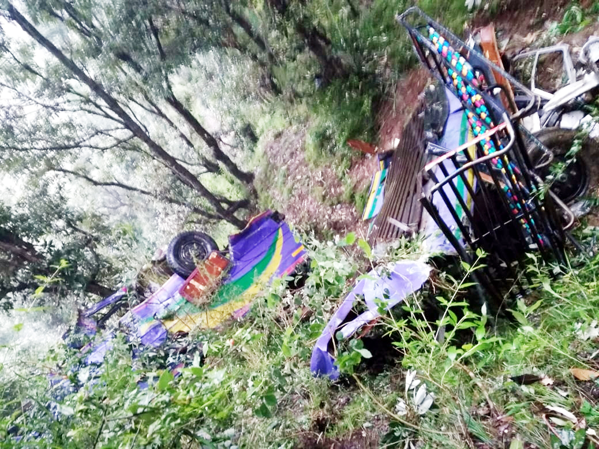 Wreckage of mini-bus lying in gorge in Thanamandi area on Sunday. —Excelsior/Gafoor Bhat Wreckage of mini-bus lying in gorge in Thanamandi area on Sunday. —Excelsior/Gafoor Bhat