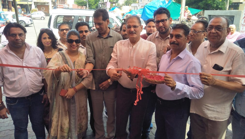 Former DyCM, Kavinder Gupta inaugurating new outlet of Nikka Halwai at Trikuta Nagar in Jammu on Thursday. —Excelsior/ Rakesh Former DyCM, Kavinder Gupta inaugurating new outlet of Nikka Halwai at Trikuta Nagar in Jammu on Thursday. —Excelsior/ Rakesh