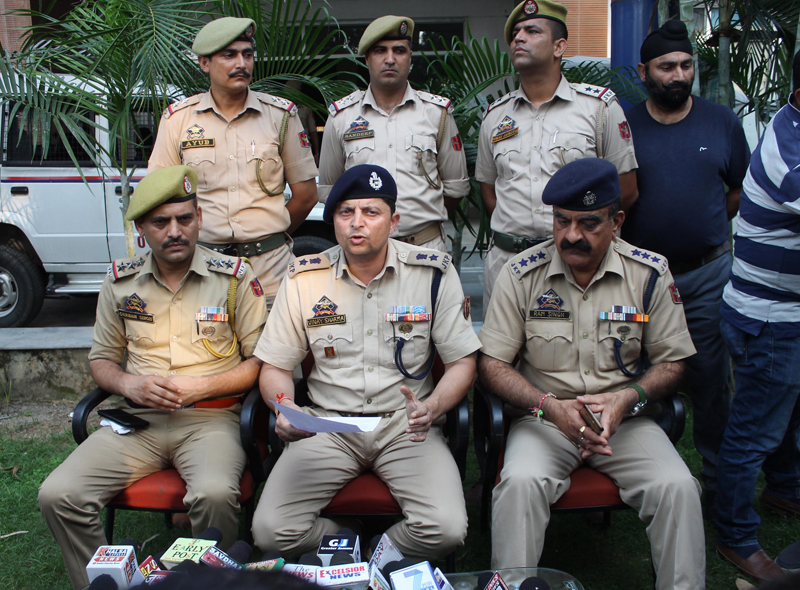 SP South Vinay Sharma interacting with media persons at Jammu on Thursday. — Excelsior/Rakesh SP South Vinay Sharma interacting with media persons at Jammu on Thursday. — Excelsior/Rakesh