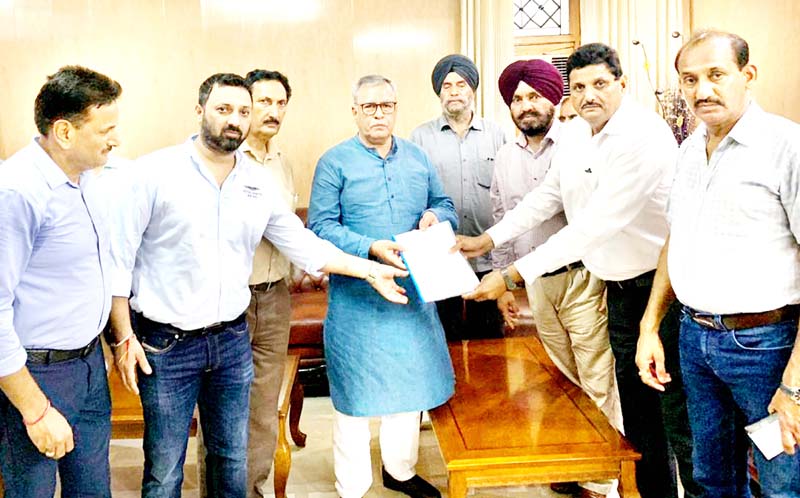 Hot Mix Plant Holders submitting memorandum of demands to Farooq Khan, Advisor to Governor. Hot Mix Plant Holders submitting memorandum of demands to Farooq Khan, Advisor to Governor.