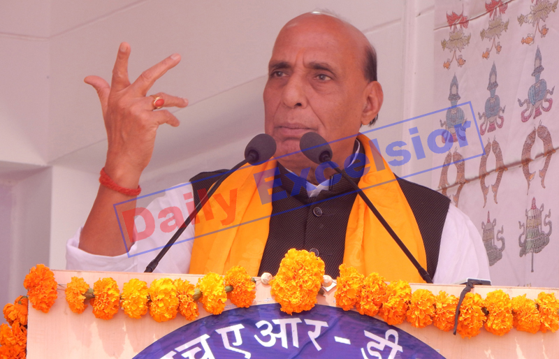 Defence Minister Rajnath Singh addressing a function in Leh on Thursday. —Excelsior/Morup Stanzin Defence Minister Rajnath Singh addressing a function in Leh on Thursday. —Excelsior/Morup Stanzin