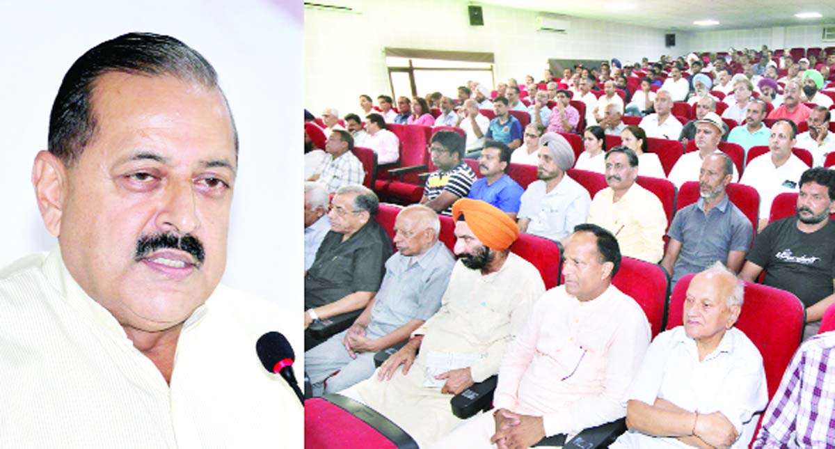 Union Minister, Dr Jitendra Singh addressing citizens’ meet at Jammu on Sunday. —Excelsior/Rakesh Union Minister, Dr Jitendra Singh addressing citizens’ meet at Jammu on Sunday. —Excelsior/Rakesh