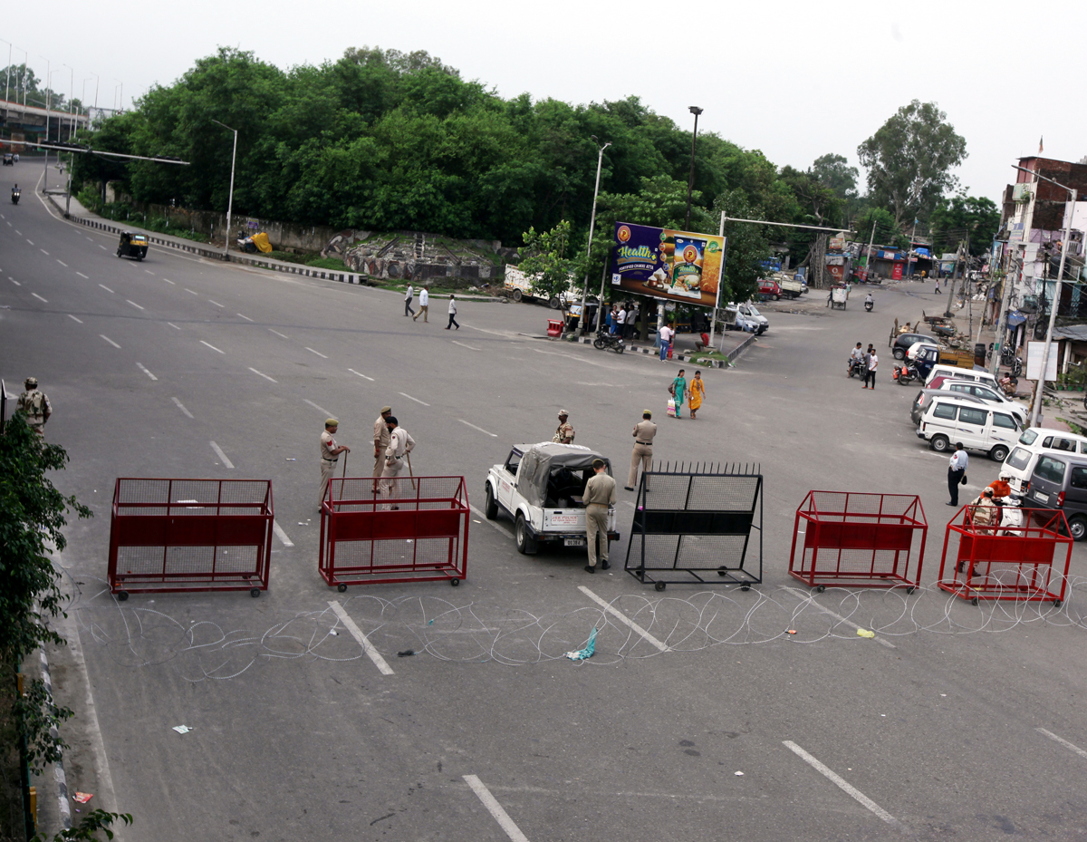 Deserted roads in Jammu city on Tuesday. -Excelsior/Rakesh Deserted roads in Jammu city on Tuesday. -Excelsior/Rakesh