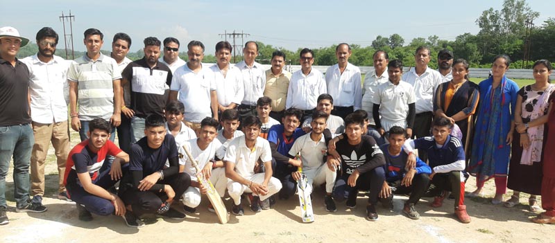 Teams posing along with dignitaries and officials at Sports Stadium Samba. Teams posing along with dignitaries and officials at Sports Stadium Samba.