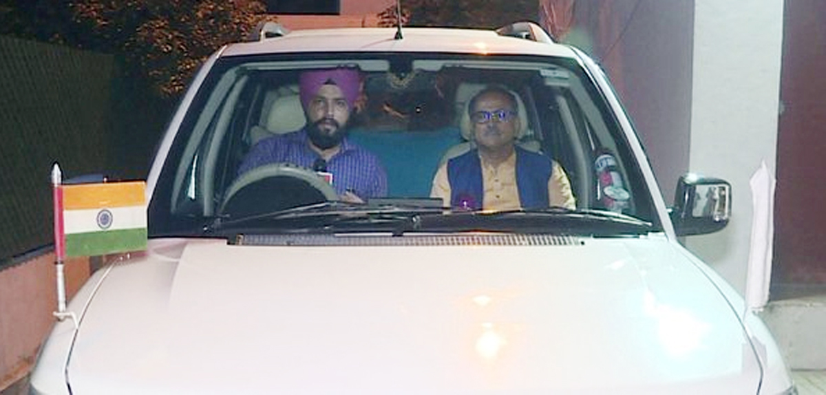 J&K Assembly Speaker, Dr Nirmal Singh in his official car with Indian flag putting on it. J&K Assembly Speaker, Dr Nirmal Singh in his official car with Indian flag putting on it.