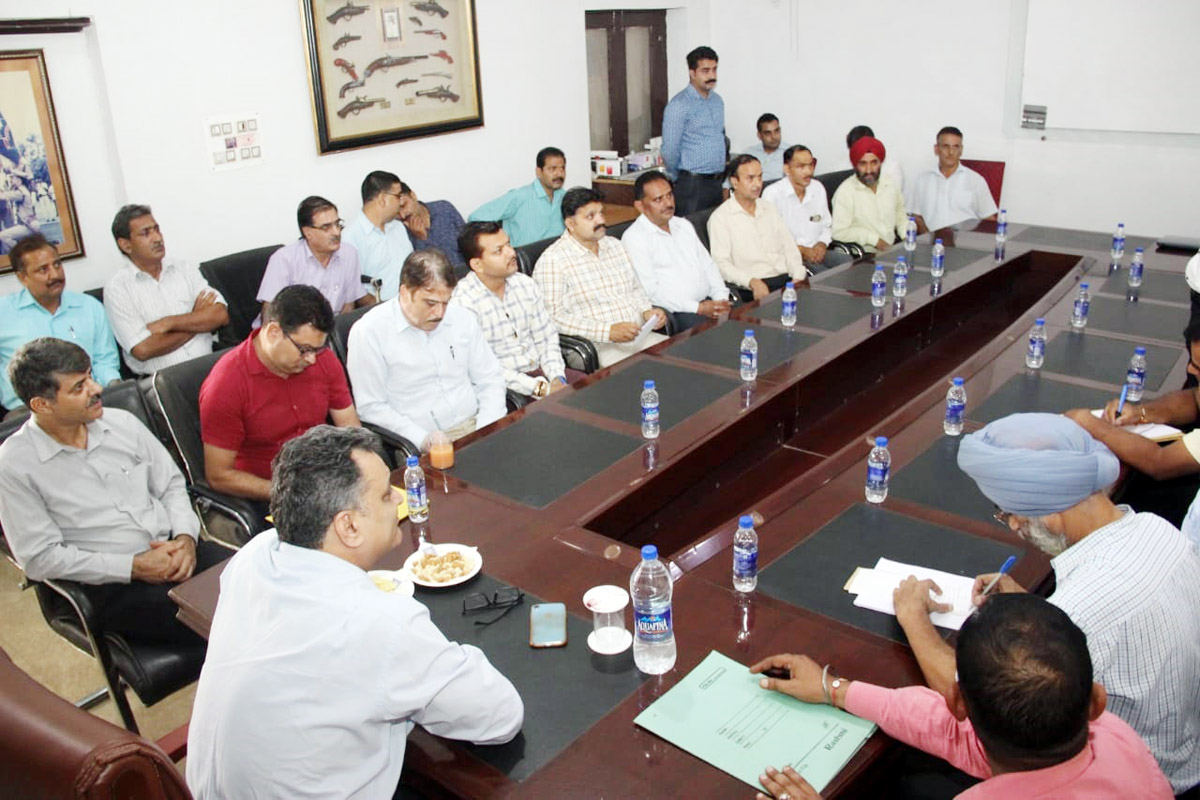 SSP Crime Branch, Jammu, Shailender Singh chairing a meeting of officers. SSP Crime Branch, Jammu, Shailender Singh chairing a meeting of officers.