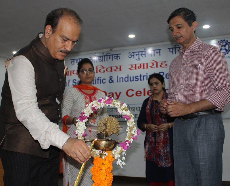 JU Vice-Chancellor lighting ceremonial lamp during valedictory function in connection with IIIM Jammu celebrations on Thursday. —Excelsior/Rakesh JU Vice-Chancellor lighting ceremonial lamp during valedictory function in connection with IIIM Jammu celebrations on Thursday. —Excelsior/Rakesh