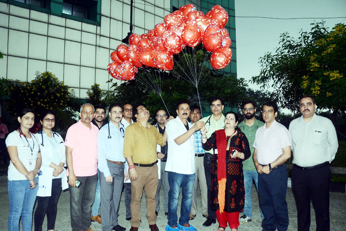 Dr Sunanda Raina, Principal, GMC Jammu, releasing balloons from the premises of SSH Jammu to mark 'World Heart Day'. Dr Sunanda Raina, Principal, GMC Jammu, releasing balloons from the premises of SSH Jammu to mark 'World Heart Day'.