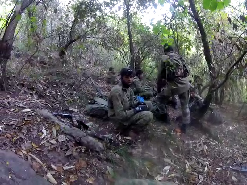 Pakistan SSG personnel across KG sector in Poonch. Pakistan SSG personnel across KG sector in Poonch.