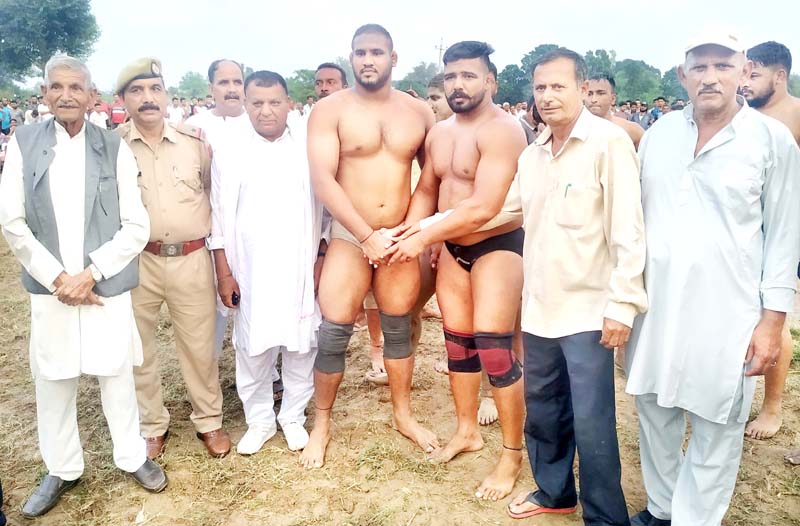 Wrestlers shaking hands before their bout. -Excelsior/Gautam Wrestlers shaking hands before their bout. -Excelsior/Gautam