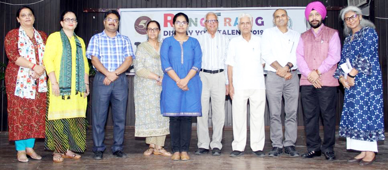 A winner of debate competition and dignitaries posing for group photograph. A winner of debate competition and dignitaries posing for group photograph.