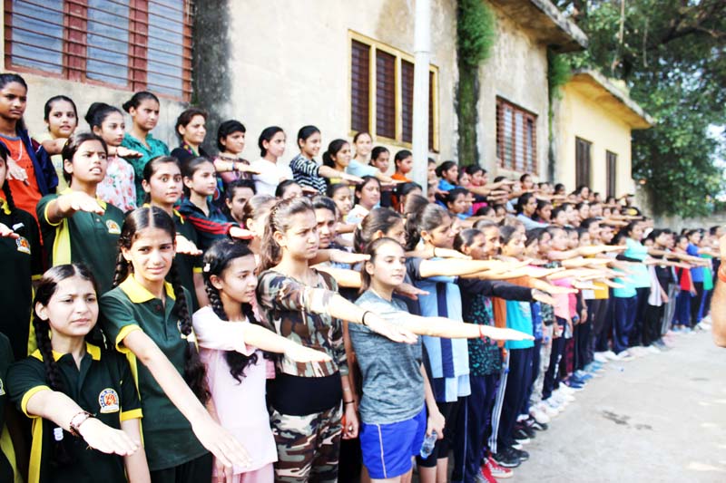 Girls taking oath during Marathon Run against drugs at Udhampur on Sunday. Girls taking oath during Marathon Run against drugs at Udhampur on Sunday.