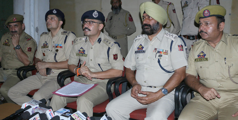 SSP Tejinder Singh interacting with media persons at Jammu on Sunday. —Excelsior/Rakesh SSP Tejinder Singh interacting with media persons at Jammu on Sunday. —Excelsior/Rakesh
