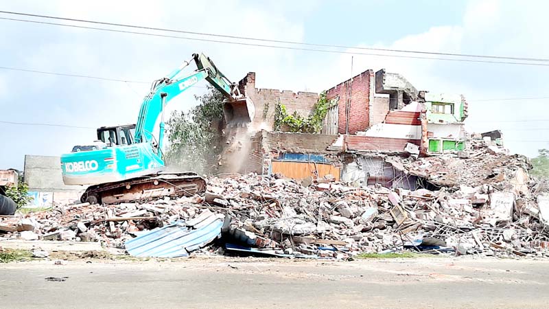 A building which was constructed on State land in Kathua razed to ground by district administration on Monday. -Excelsior/Pardeep A building which was constructed on State land in Kathua razed to ground by district administration on Monday. -Excelsior/Pardeep