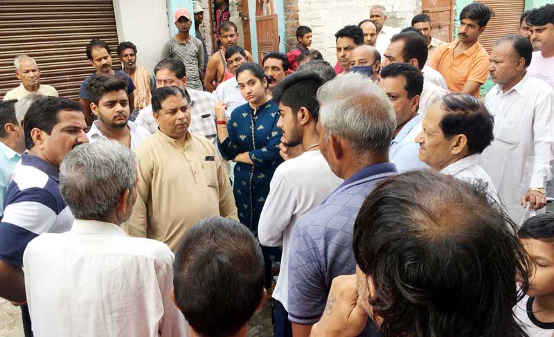 Former MLA Sat Sharma interacting with people. Former MLA Sat Sharma interacting with people.