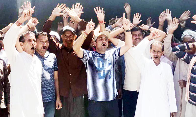 Villagers protesting against water scarcity in Bakkal. Villagers protesting against water scarcity in Bakkal.