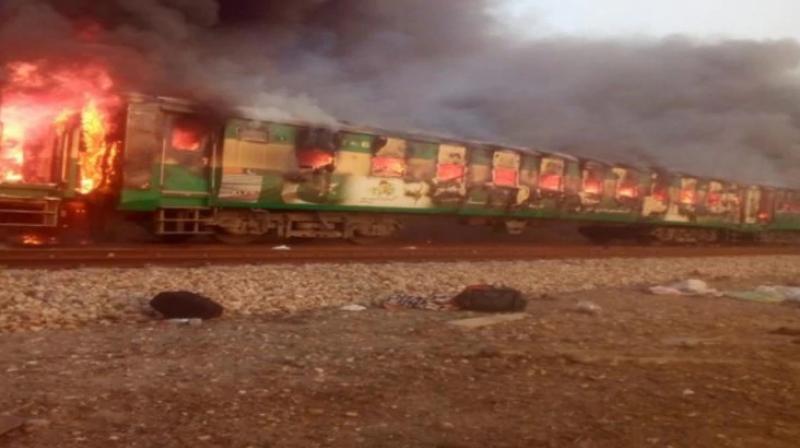 Fire breaks out in Pakistan train