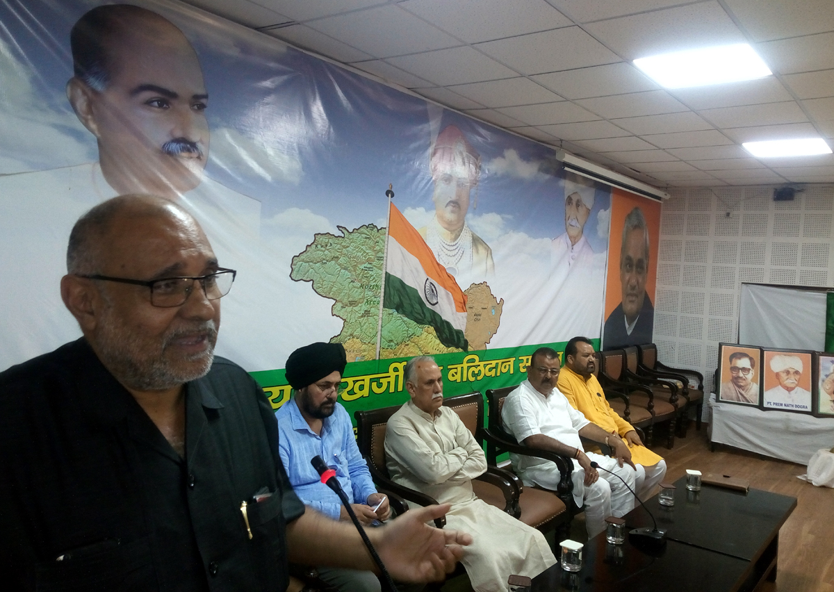 BJP national vice president Avinash Rai Khanna addressing a party function at Jammu on Saturday. BJP national vice president Avinash Rai Khanna addressing a party function at Jammu on Saturday.