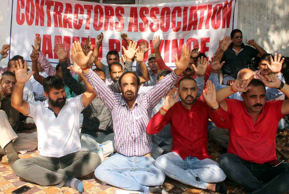 I&FC contractors staging protest in front of Irrigation Complex, Jammu. —Excelsior/Rakesh I&FC contractors staging protest in front of Irrigation Complex, Jammu. —Excelsior/Rakesh