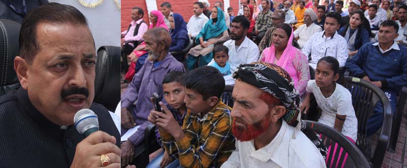 Union Minister Dr Jitendra Singh addressing the beneficiaries of Ayushman Bharat Scheme at Jammu on Monday. —Excelsior/Rakesh Union Minister Dr Jitendra Singh addressing the beneficiaries of Ayushman Bharat Scheme at Jammu on Monday. —Excelsior/Rakesh