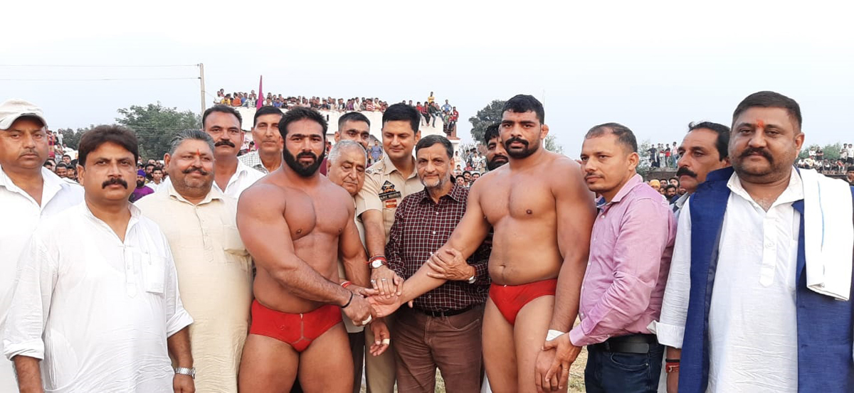 page12-1 Winner of Sunail Dangal title being honoured on Monday.